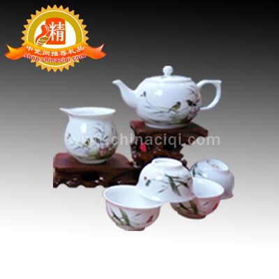 11件套《红荷花》_日用瓷_按产品分类_礼品瓷,龙年生肖瓷,生肖龙,生肖工艺品,景德镇陶瓷礼品,景德镇青花瓷,景德镇瓷器,艺术瓷,中瓷网陶瓷礼品商城