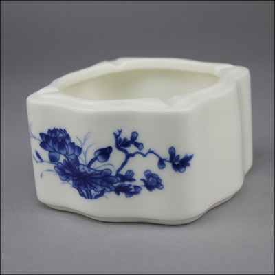 德化白瓷商务礼赠佳品 宏鹏瓷业方形青花荷花烟灰缸全解析